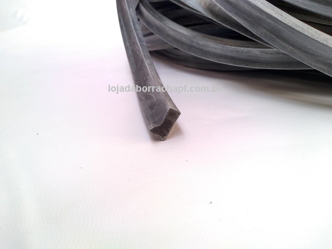 N28 Borracha esponjosa 9x15x7mm Rolo 50 Metros