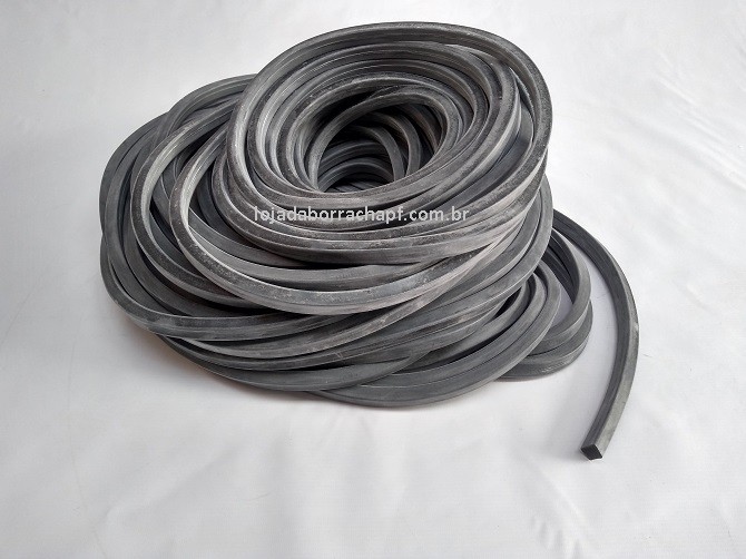 N29 Borracha esponjosa 14X10mm Rolo 50 Metros