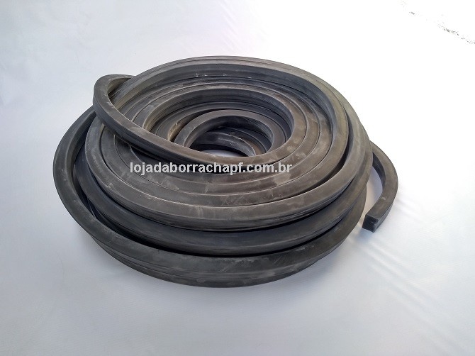 N112 Borracha esponjosa 23x19mm Rolo 25 Metros