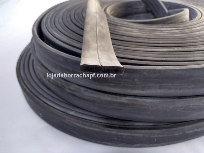 N31 Borracha esponjosa 30x6mm Rolo 50 Metros