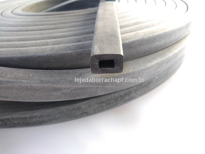 N34 Borracha esponjosa 18x13mm furada 25 Metros