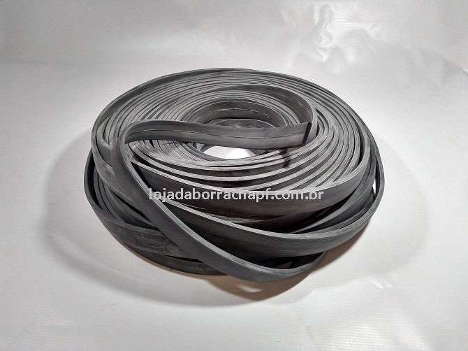 N67 Borracha esponjosa 25x5,5mm 50 Metros