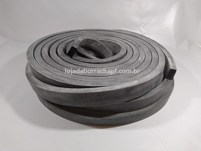 N70 Borracha esponjosa 30x20mm Rolo 25 Metros