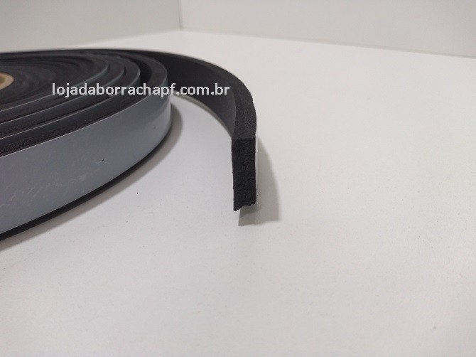 Fita EVA 20x6mm c/adesivo (rolo c/ 5m)