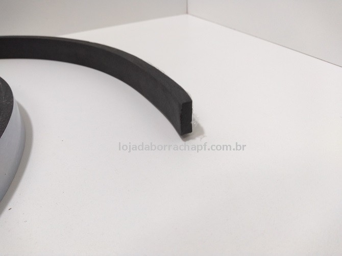 Fita EVA 20x8mm c/adesivo (rolo c/ 5m)