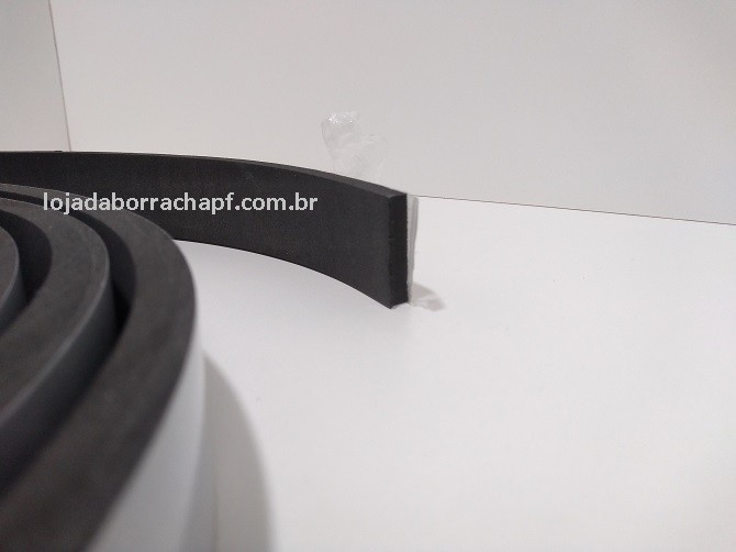 Fita EVA 31x8mm c/adesivo (rolo c/ 5m)