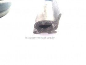N113 Borracha esponjosa porta baú 34,5x32,5mm c/aba Rolo 25 Metros