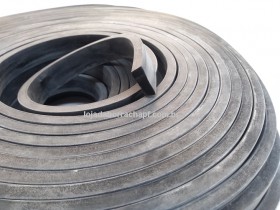 N141 Borracha esponjosa 25x8mm Rolo 50 Metros