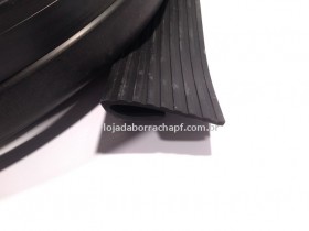 N54 Cantoneira de borracha para escada 58x33mm preto Rolo 25 Metros
