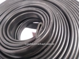 N16 Borracha maciça em "U" 25x7x3mm Rolo 50 Metros